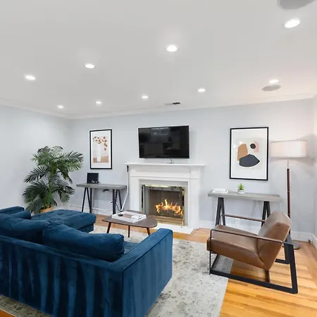 @ Marbella Lane - Immaculate & Cozy 3Br Home